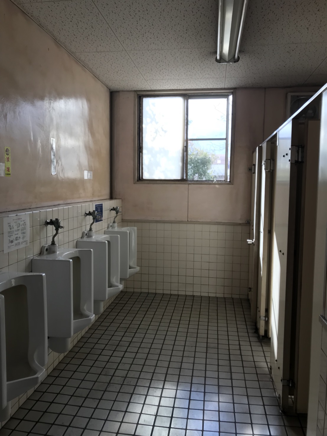 男性用トイレ 施工前